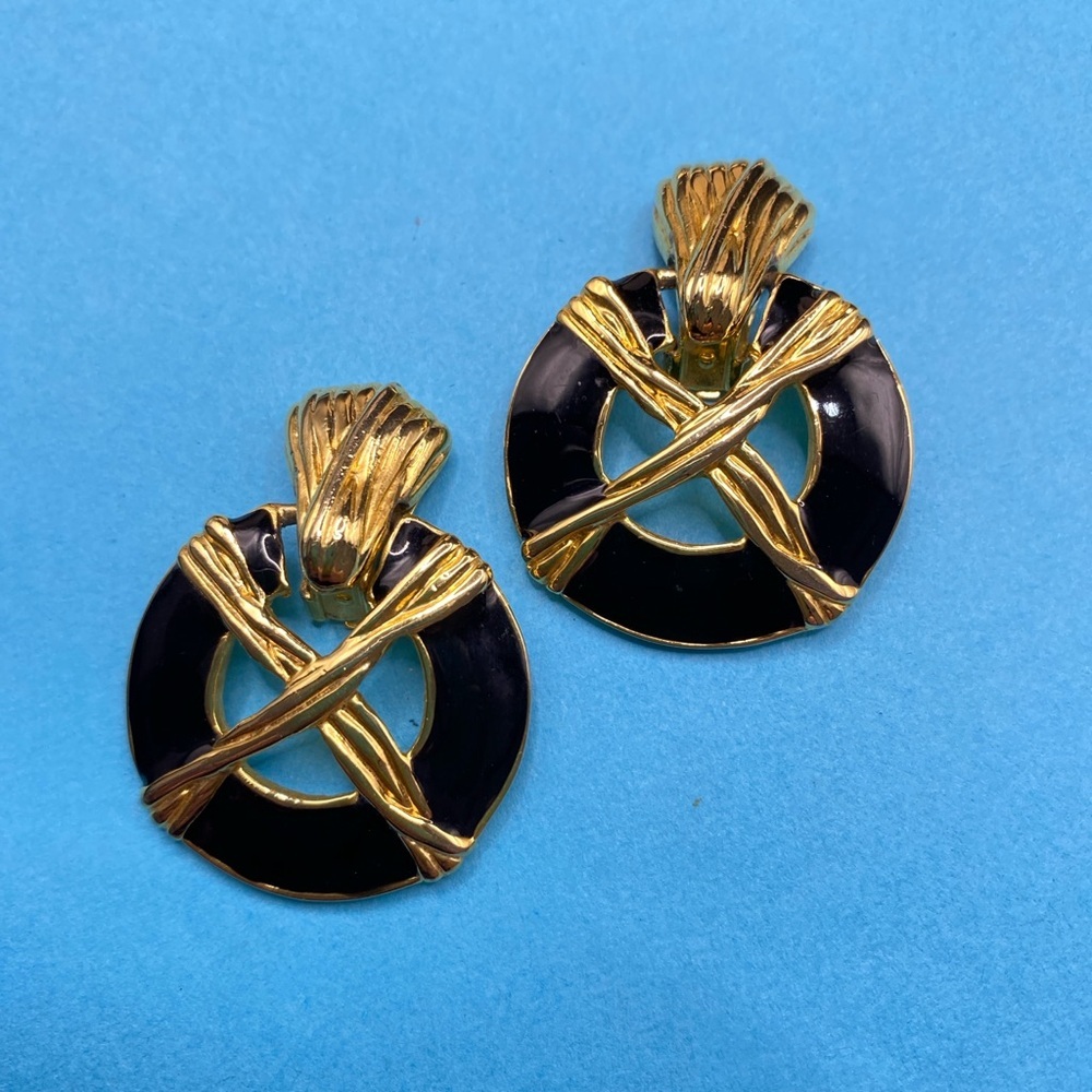 Vintage Door Knocker Gold & Black Enamel Clip-On Earrings - Picture 6 of 8